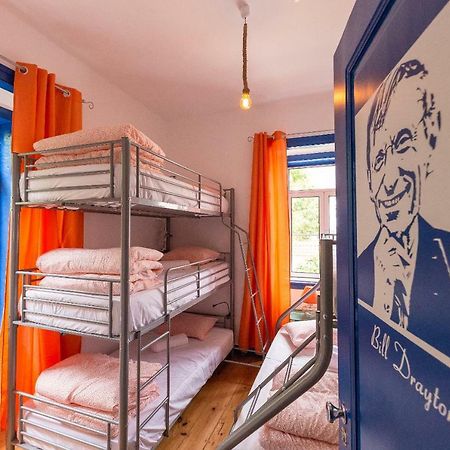 Help Yourself Hostels - باريد المظهر الخارجي الصورة